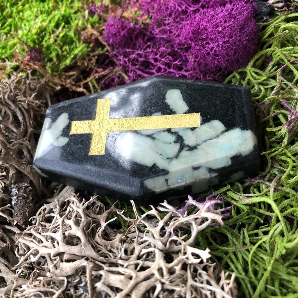 Chrysanthemum Stone Coffin with Cross black white - Picture 3 of 6